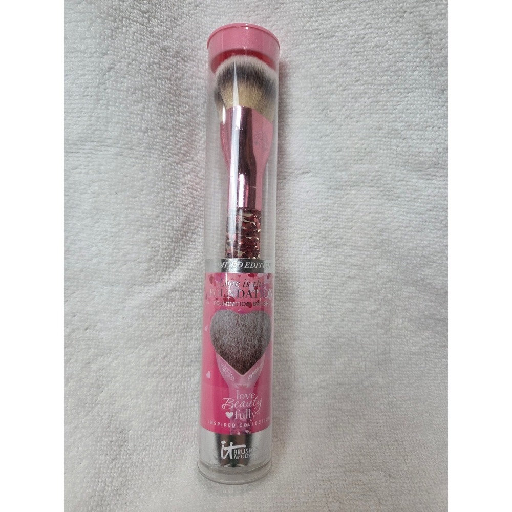 IT Cosmetics Love is the Foundation Heart-Shaped‎ Limited Edition 2018 Brush NEW